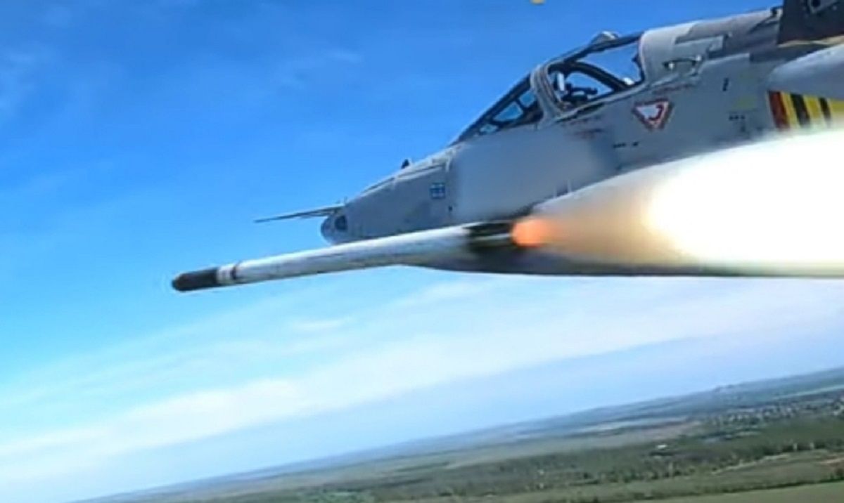 ЗСУ показали, як атакують окупантів американськими ракетами Zuni з Су-25
