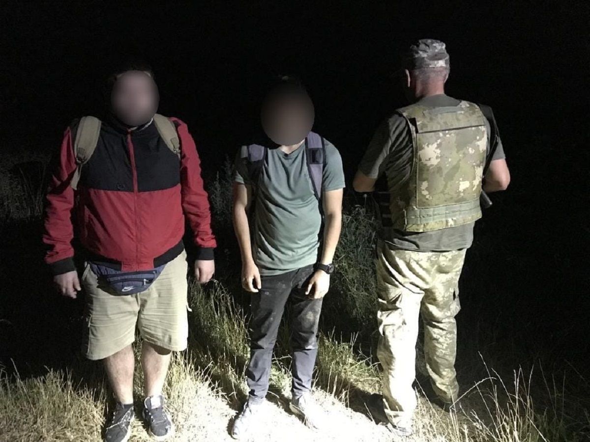 На Буковині фотопастка допомогла прикордонникам затримати дві групи ухилянтів