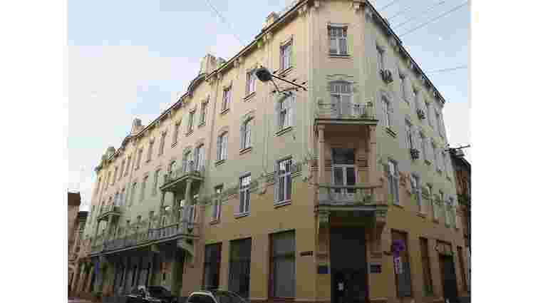 Суд не дозволив приватній компанії викупити будівлю Львівської митниці