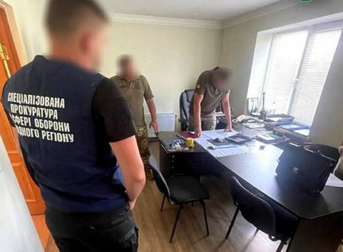 Працівника військкомату на Волині затримали на хабарі в 37 тис. грн