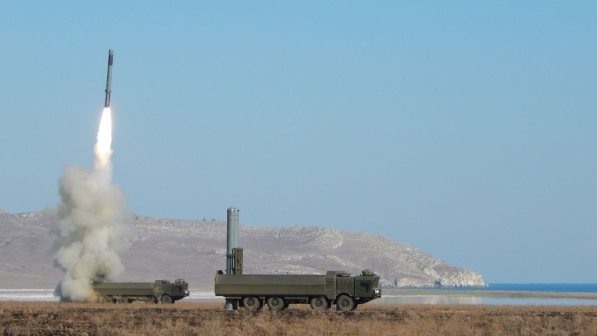 Уночі росіяни випустили по Україні 38 ударних дронів і крилатих ракет