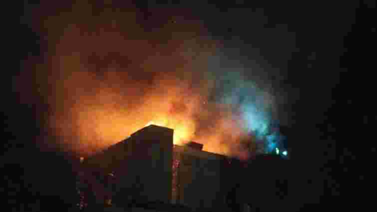 У Маріуполі підлітки підпалили «Український дім» на знак протесту проти окупантів