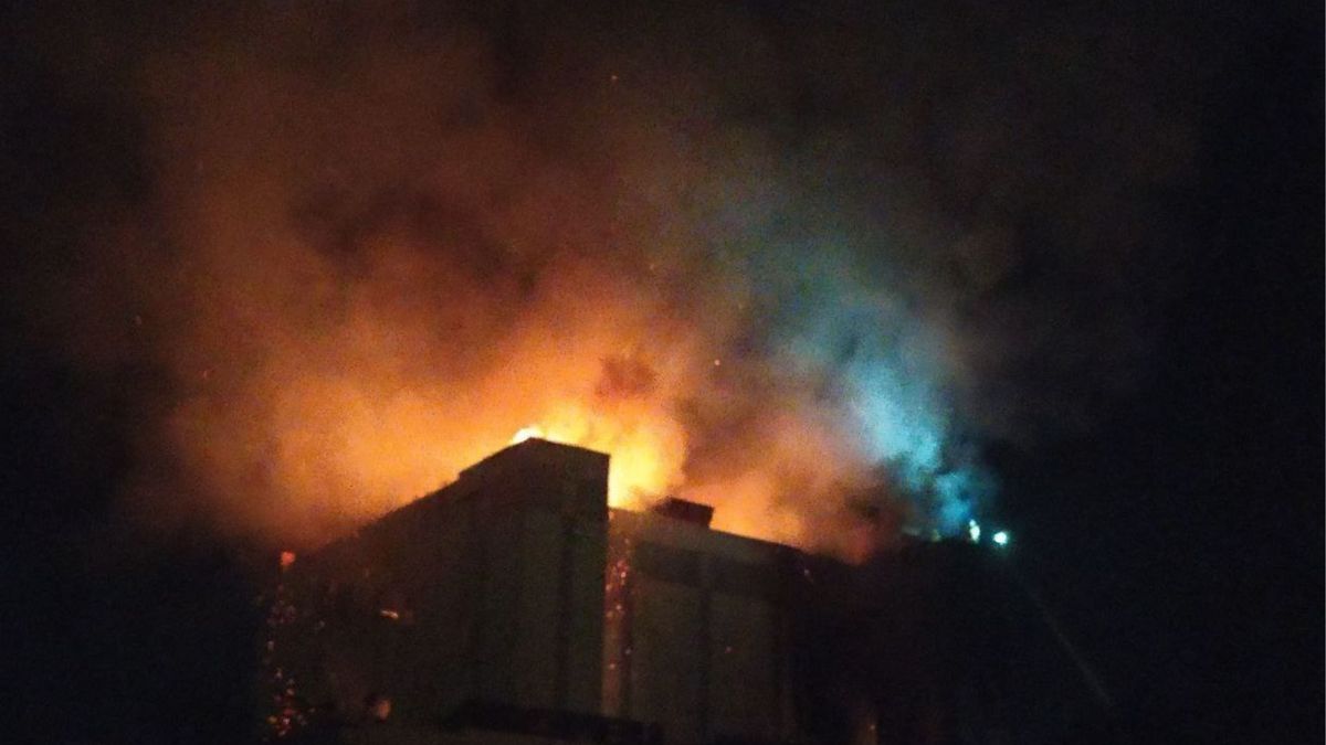 У Маріуполі підлітки підпалили «Український дім» на знак протесту проти окупантів