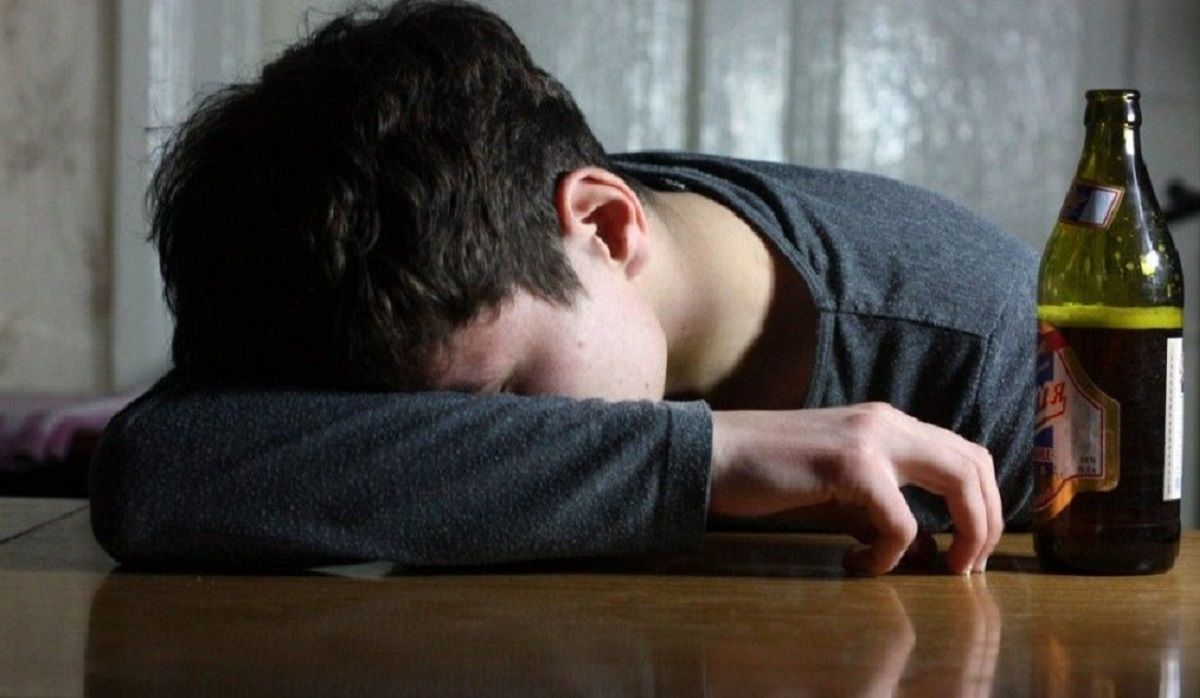 На Львівщині оштрафували матір підлітка, якого госпіталізували з гострим алкогольним отруєнням
