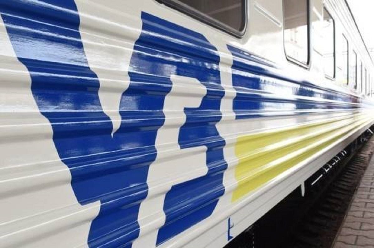 Через обстріли РФ змінено маршрути поїздів львівського напрямку, які прямують через Шепетівку