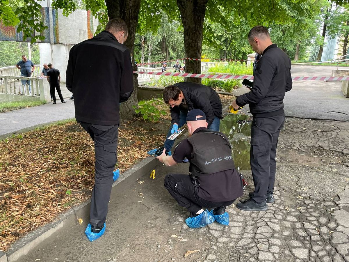 На вулиці у Рівному перехожий виявив тіло 29-річної жінки 