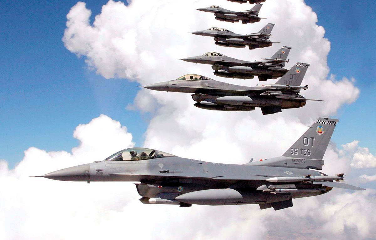 Захід досі не узгодив план підготовки українських пілотів на F-16, – Politico