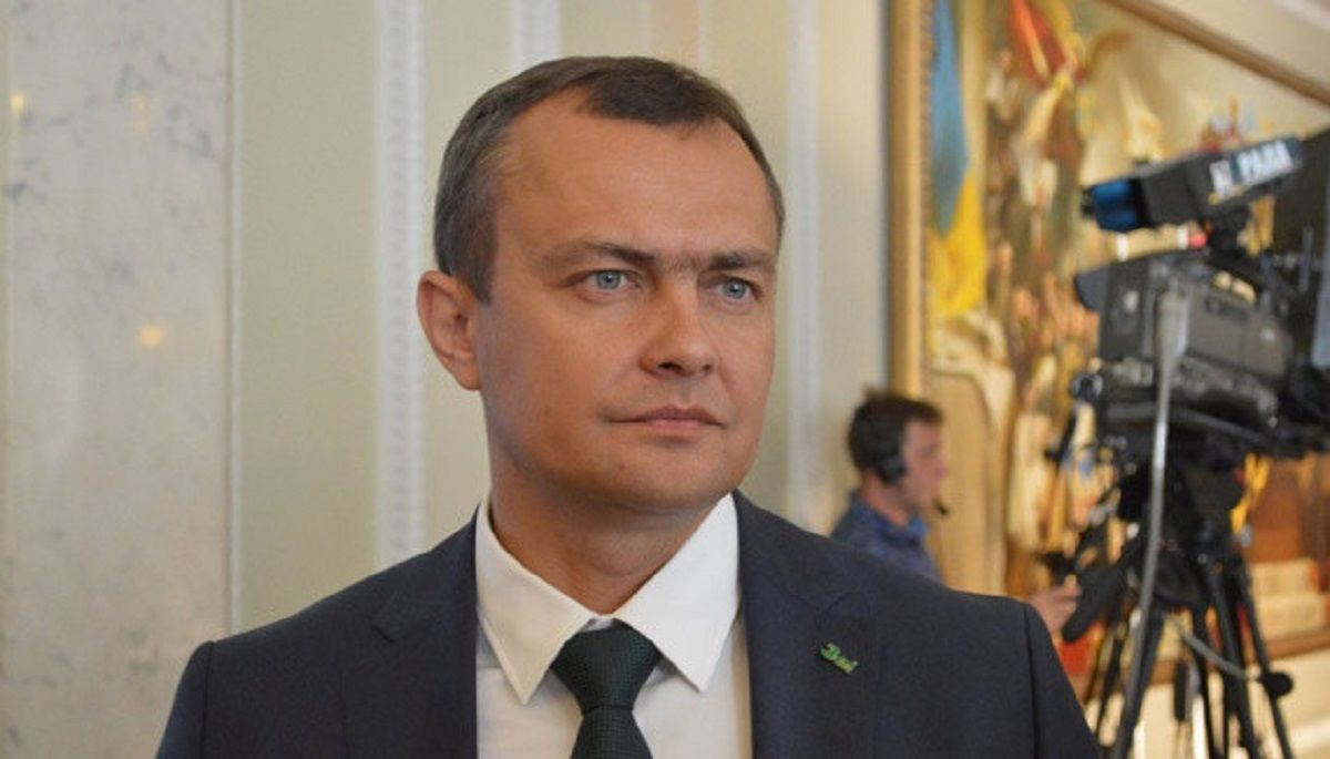 СБУ та ДБР провели обшуки у нардепа Арістова через відпочинок на Мальдівах