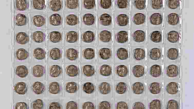 Конфісковані на буковинській митниці римські монети передали Національному музею історії України