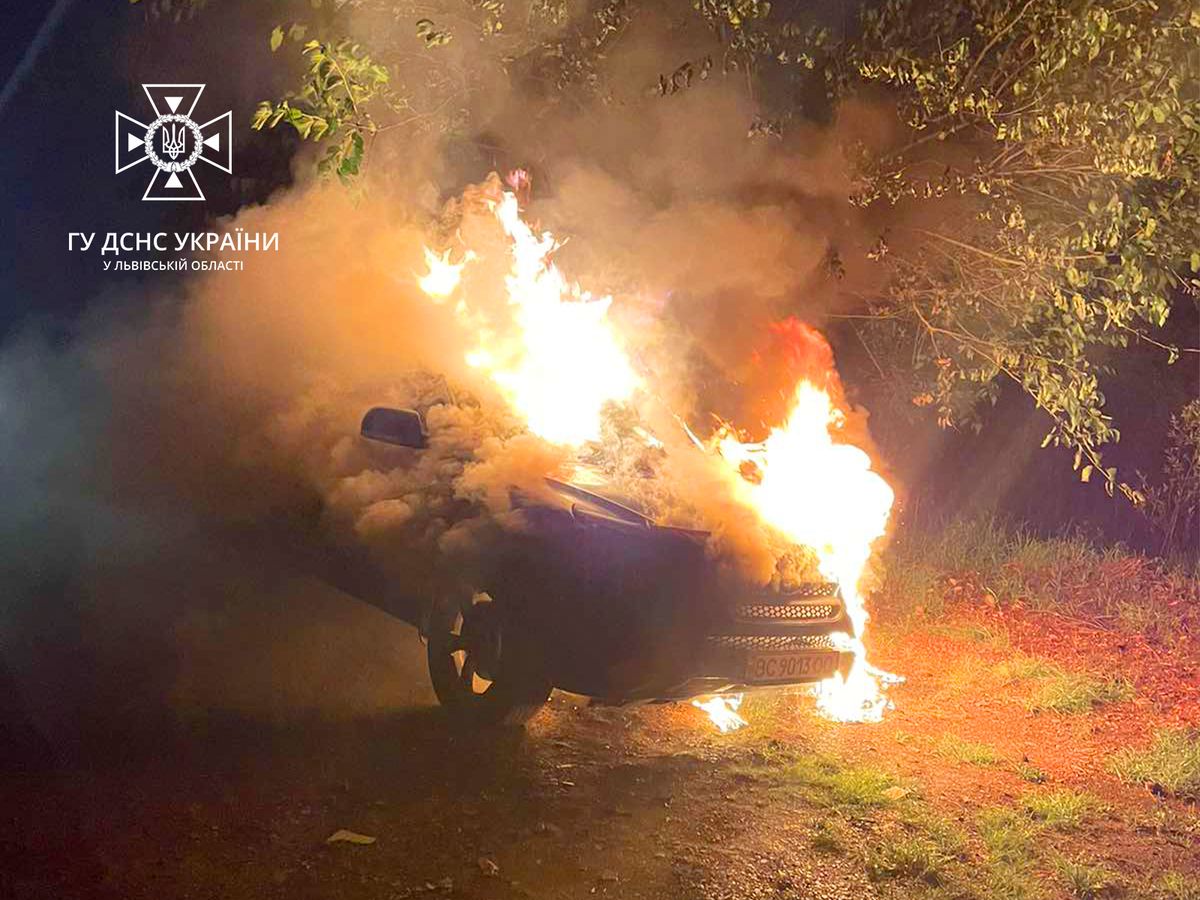 Уночі в Соснівці згорів автомобіль Hyundai Santa Fe
