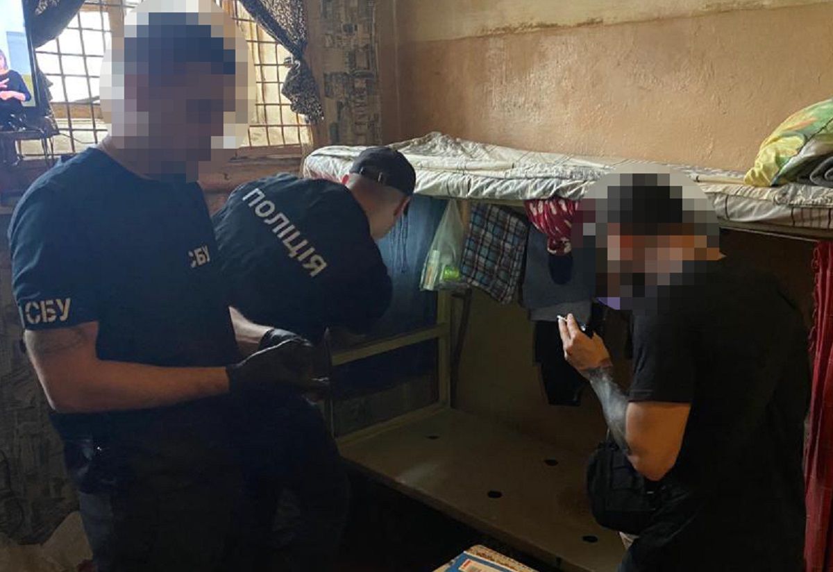 Трьох хмельничан затримали за передачу наркотиків в СІЗО у посилках з їжею