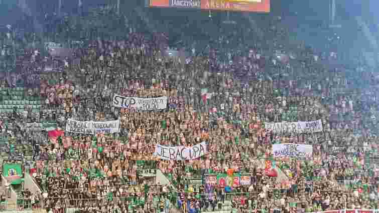 Ультрас польського «Шльонська» вивісили антиукраїнські банери на матчі своєї команди