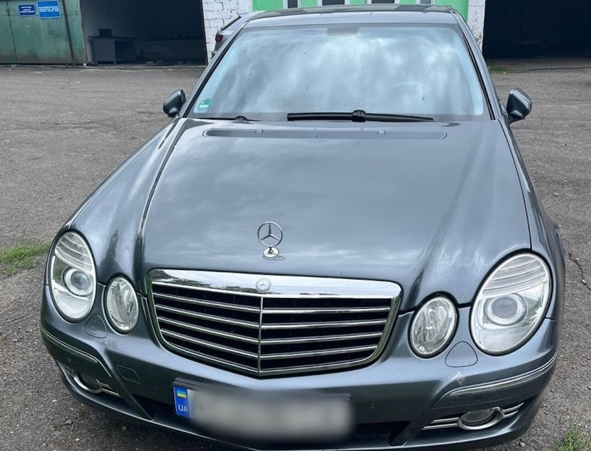На кордоні з Угорщиною у 62-річного українця вилучили Mercedes