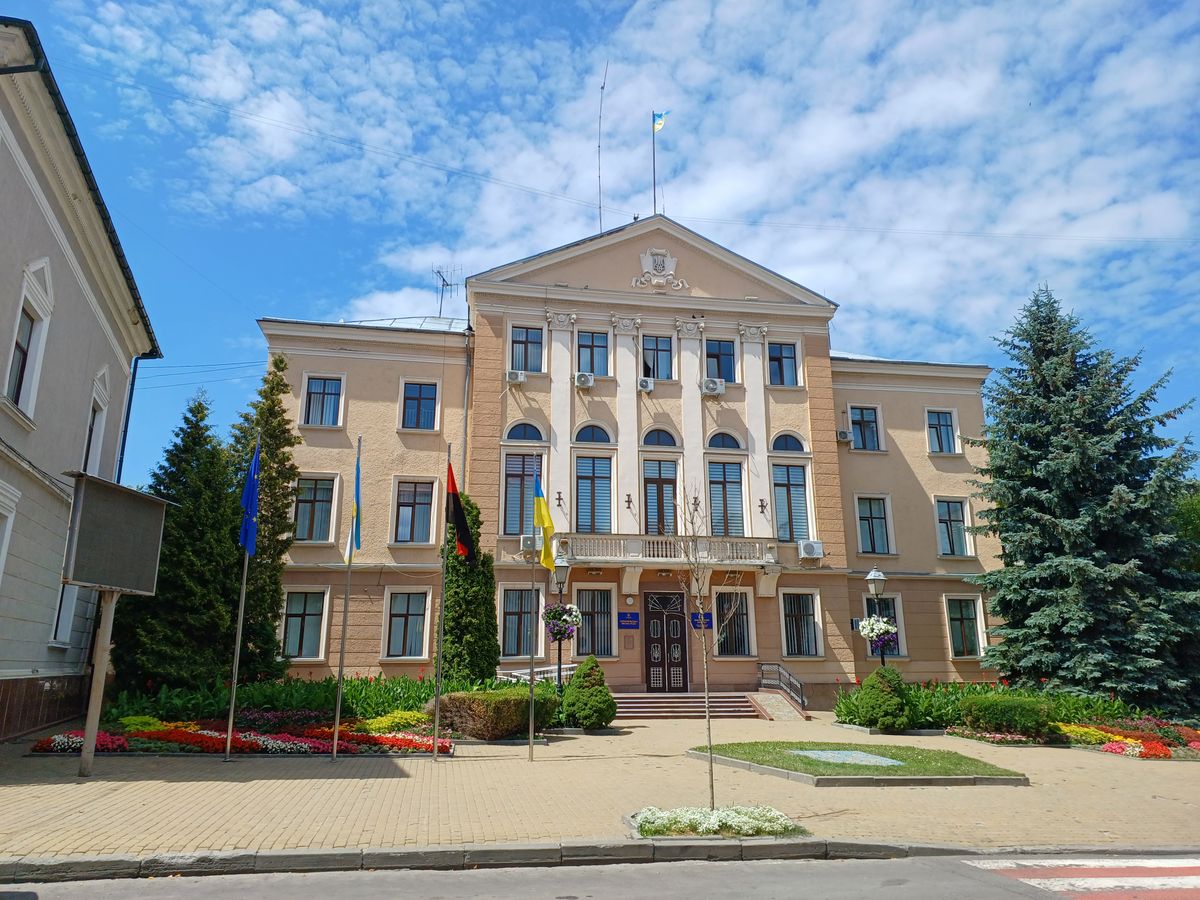 Тернопільська міська рада закупила 55 светрів за 100 тис. грн