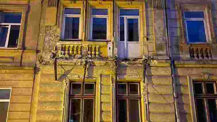 Уночі у центрі Львова повністю обвалився балкон
