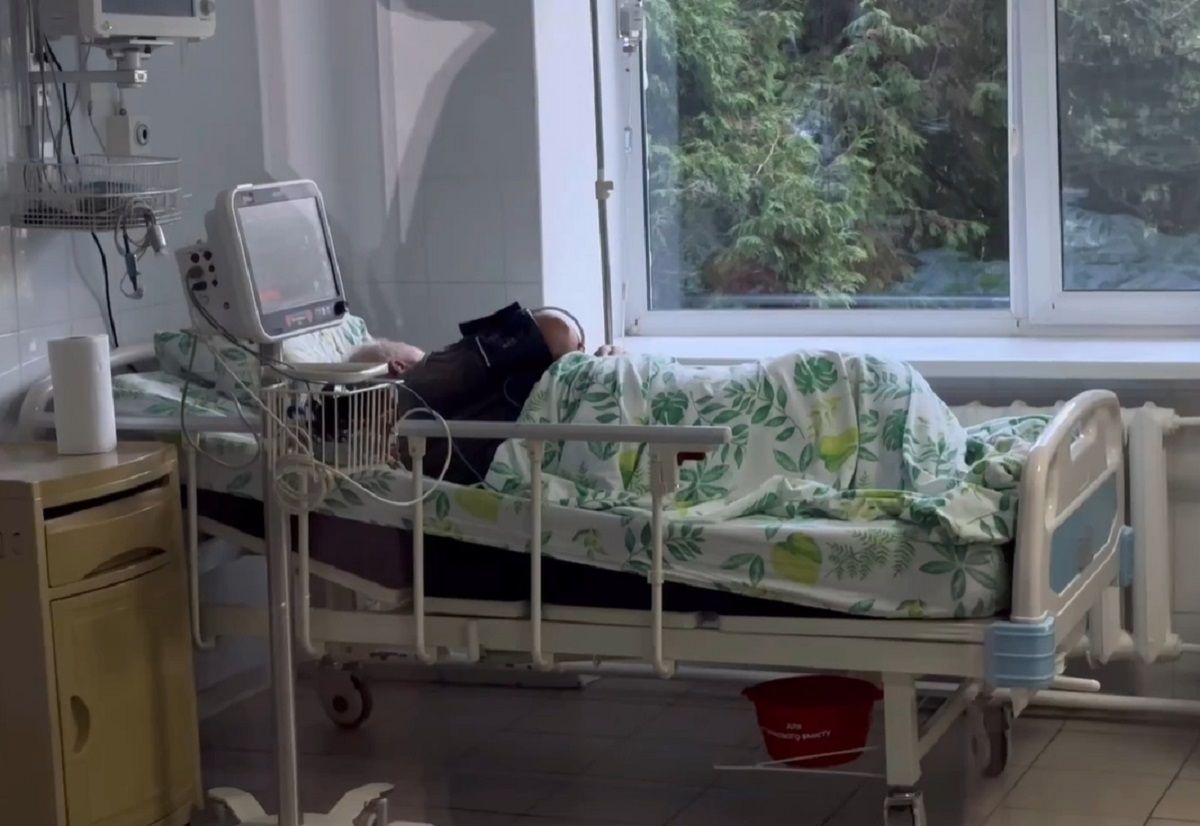 П'яний мешканець Нововолинська побив 66-річного комунальника, потерпілий в реанімації