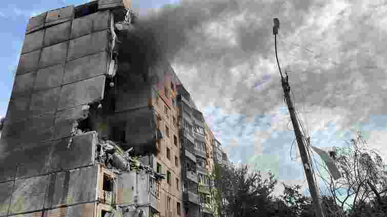 Росіяни атакували багатоповерхівку та університет у Кривому Розі