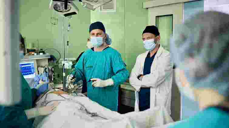 Хірурги львівського «Охматдиту» врятували 12-річну дівчинку з важкою кишковою непрохідністю