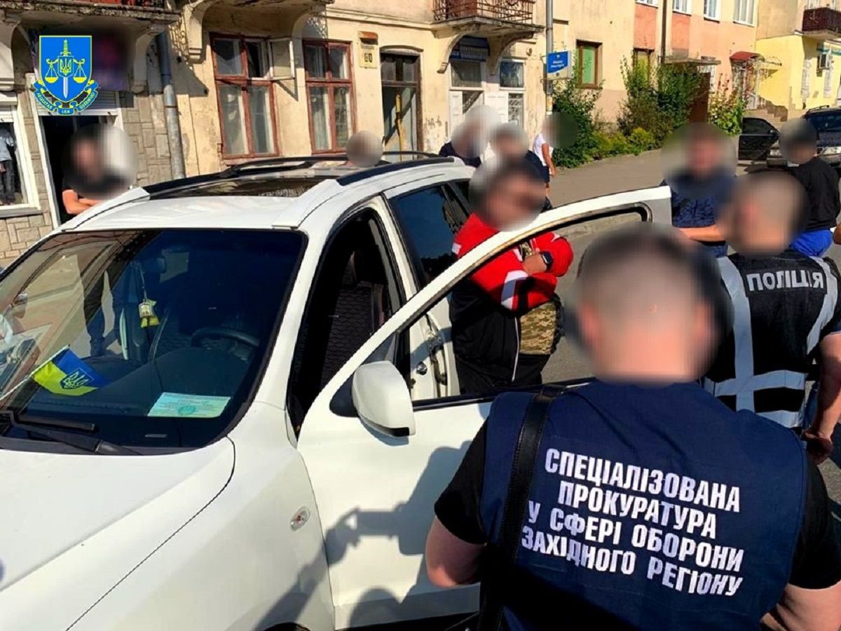 За допомогу ухилянтам на Львівщині затримали працівника військкомату