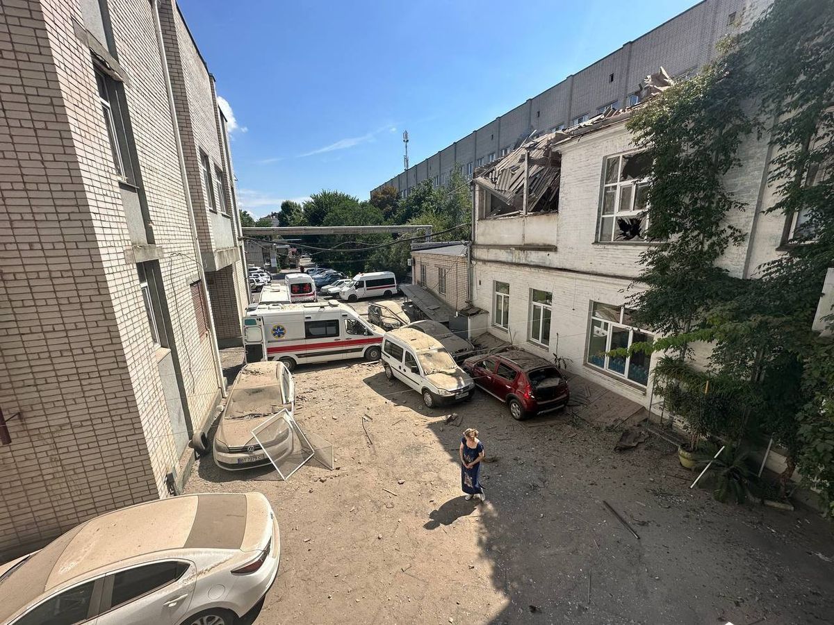 У Херсоні внаслідок обстрілу медзакладу у свій перший робочий день загинув лікар 