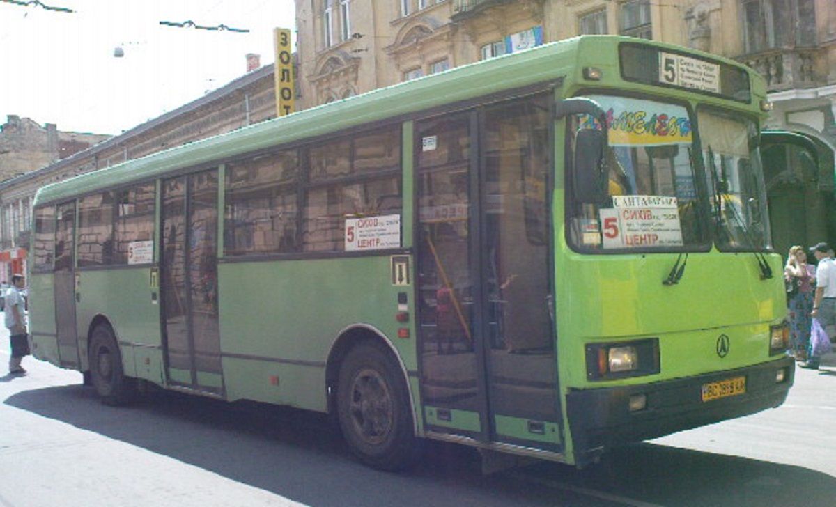 Звинувачений у ДТП водій львівського автобуса відсудив 1,5 млн грн в держави