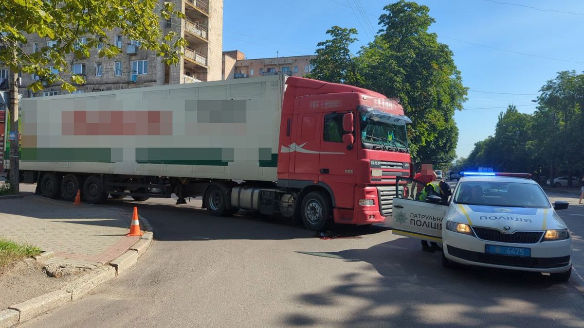 На переході у Рівному водій вантажівки на смерть збив 73-річну жінку