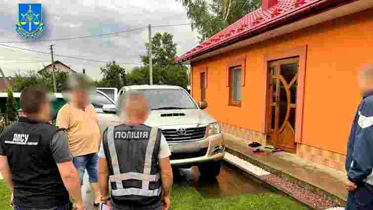 На Львівщині викрили бізнесмена, який переправляв чоловіків за кордон через систему «Шлях» 