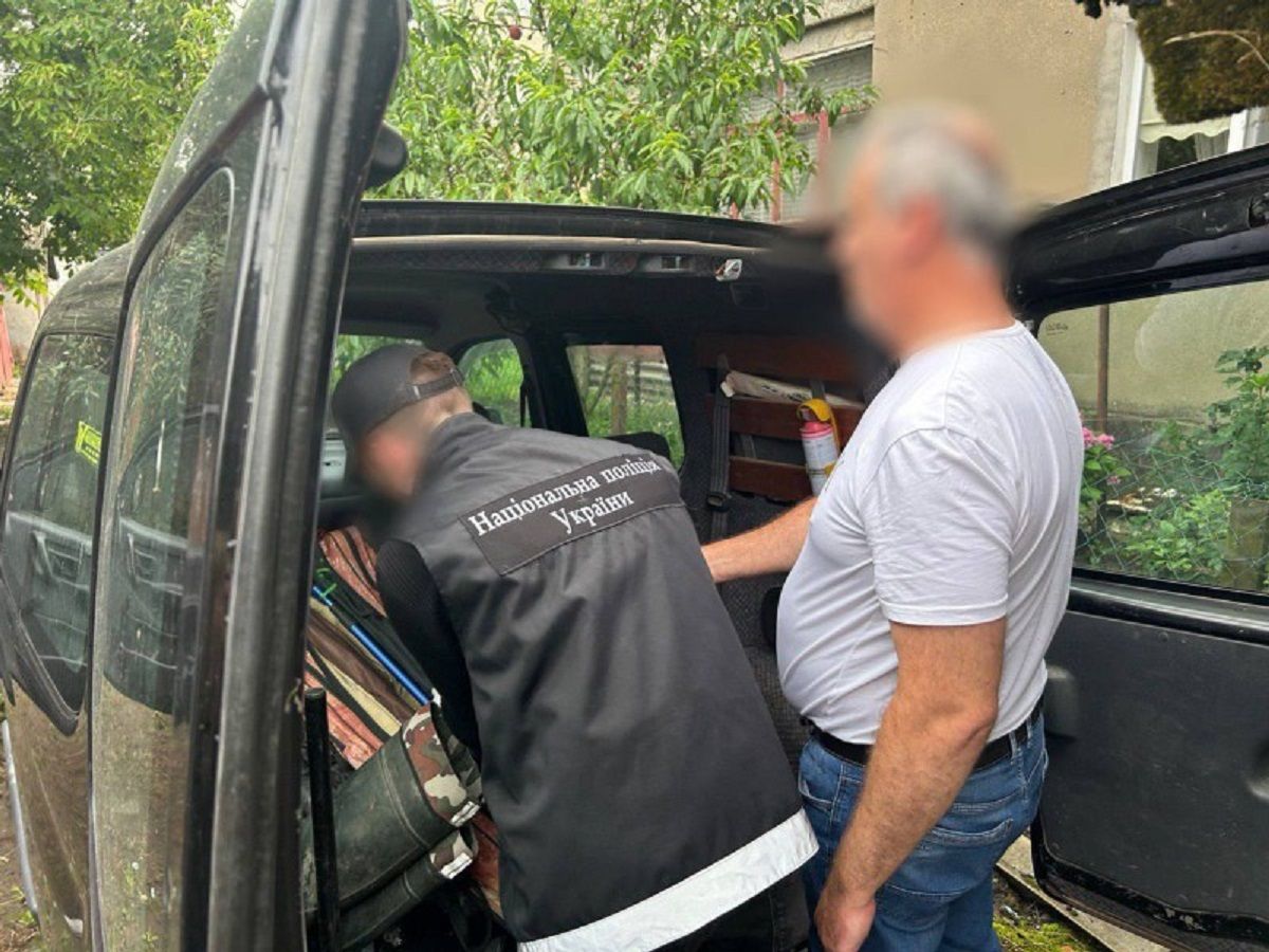 60-річний волинянин організував масштабний бізнес з підробки документів