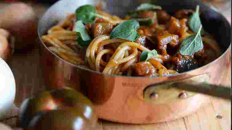 Спагеті з запеченими баклажанами. Рецепт дня