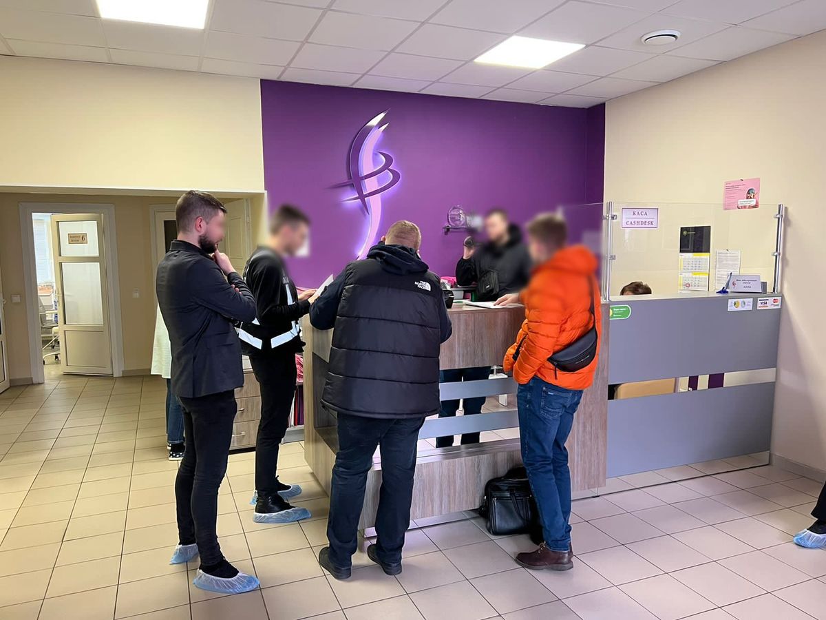 В Україні викрили масштабну схему продажу немовлят за кордон