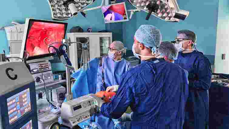 Львівські хірурги вирівняли деформовану груднину 13-річній дитині через розріз 5 см