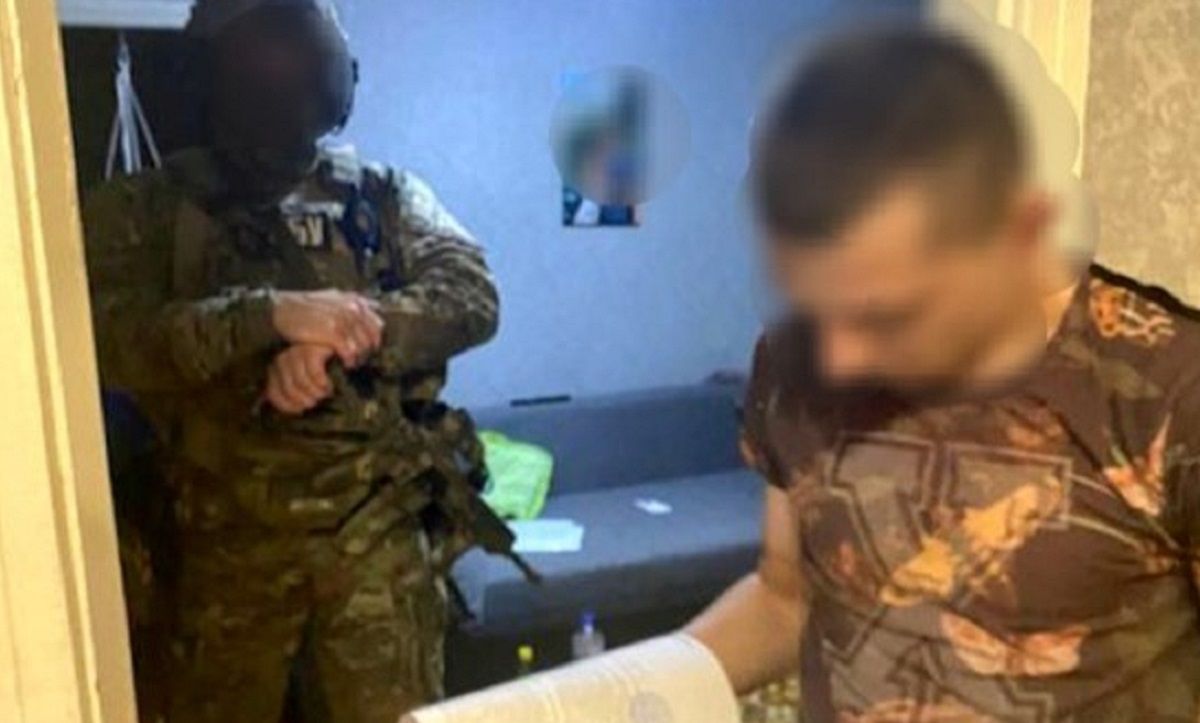 Посадовець військкомату на Прикарпатті допомагав ухилянтам виїжджати за кордон