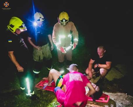 Три туристки з Київщини впали з пішохідного мосту на Закарпатті, одна загинула