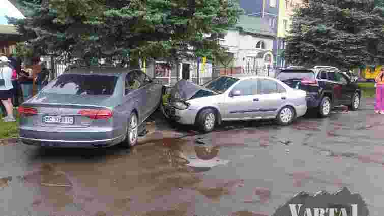 У Львові п'яна водійка на Audi розбила три  припарковані автомобілі