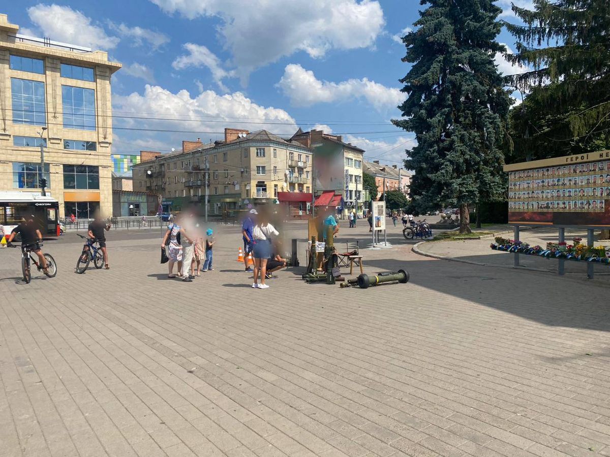 На виставці у Луцьку 75-річний чоловік вкрав у волонтера 70 тис. грн