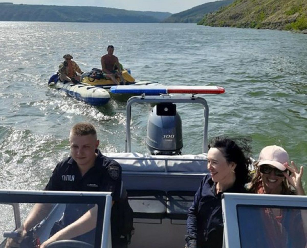 На Дністрі врятували відпочивальників на катамаранах, яких знесло течією