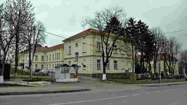 На Тернопільщині батьку з сином дали умовний термін за погром у лікарні та бійку з фельдшером 