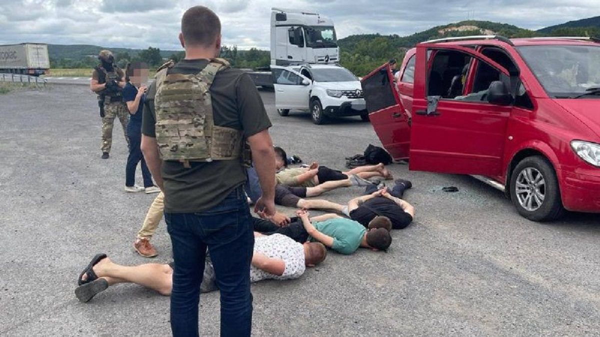 На Закарпатті затримали організаторів схеми переправлення ухилянтів у Румунію на човнах