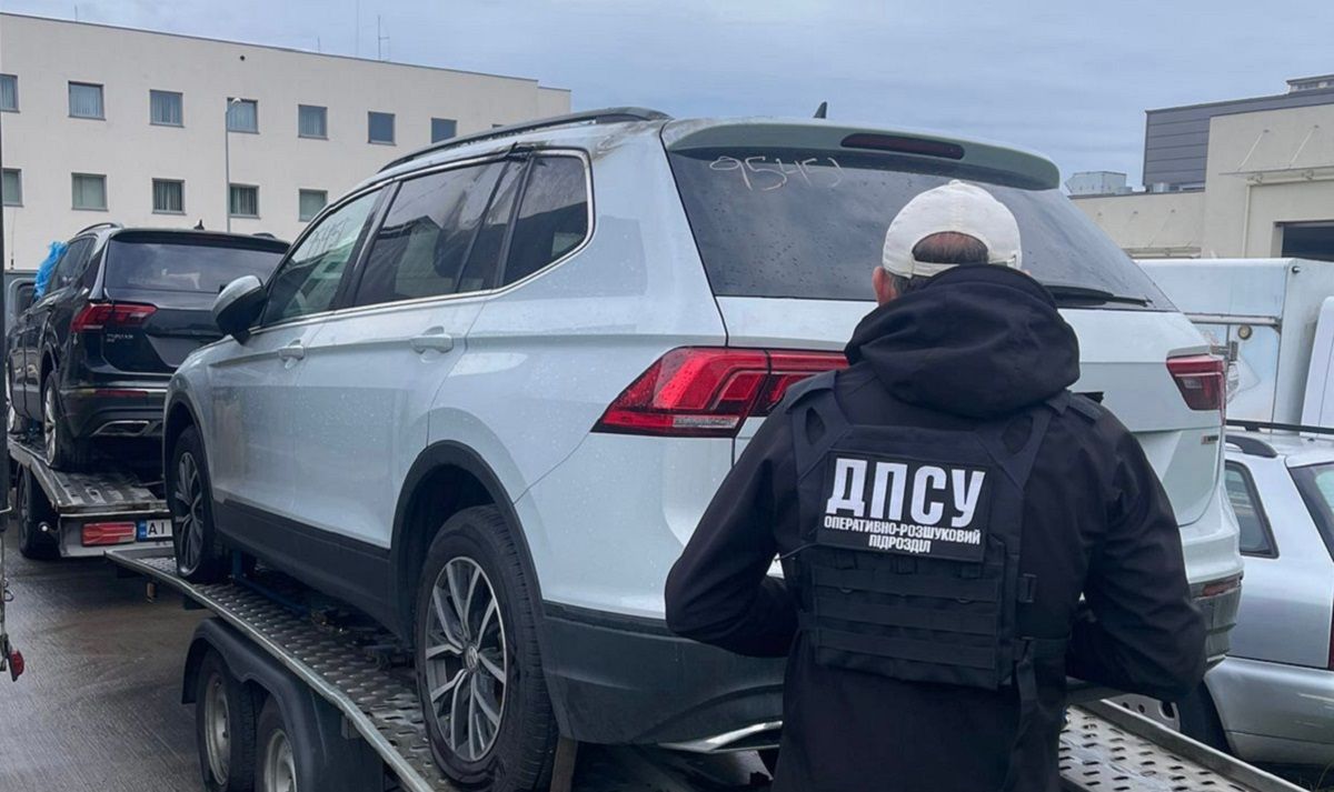 У 30-річного українця на кордоні вилучили два позашляховики Volkswagen Tiguan