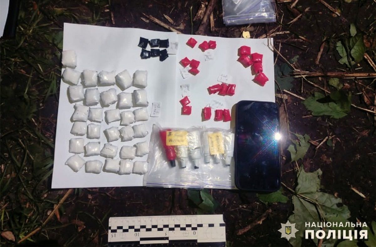 У Кам'янці-Подільському поліція затримала 17-річну закладчицю наркотиків