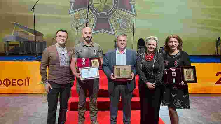 Лікарів з Франківська і Яремча нагородили Орденом святого Пантелеймона