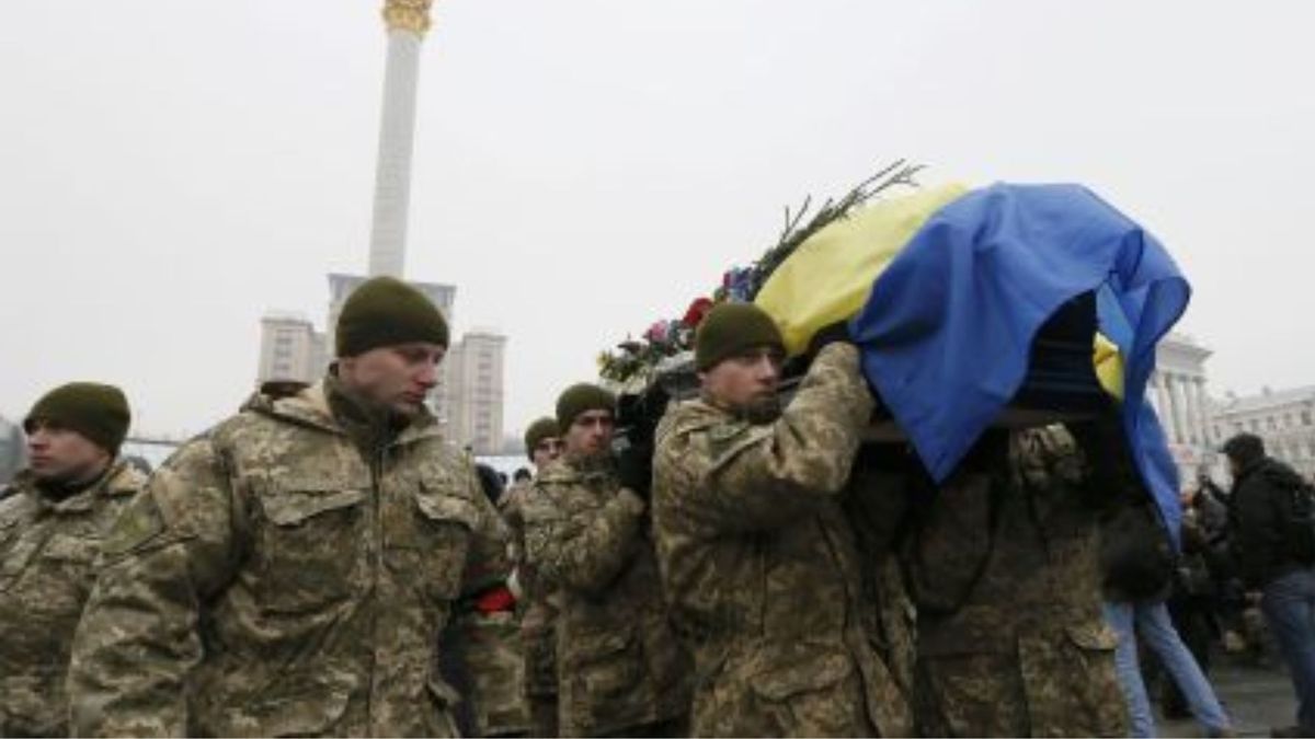 Кабмін дозволив родичам загиблих чи зниклих безвісти АТОвців виїжджати за кордон 