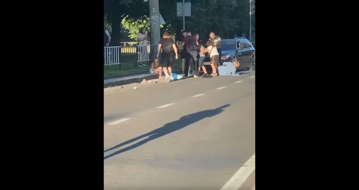 У Львові на пішохідному переході водій BMW збив жінку та двох дітей