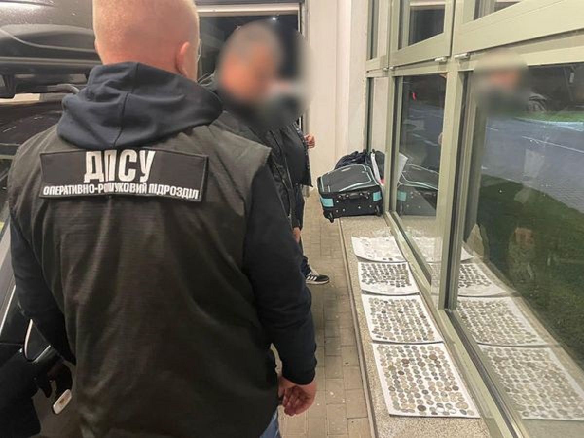 Естонець намагався вивезти з України через Львівщину колекцію старовинних монет