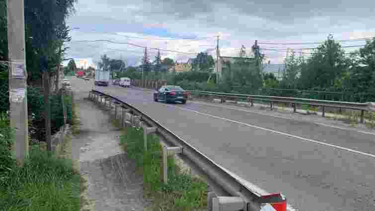 Автобусні маршрути змінять рух через ремонт моста в передмісті Львова