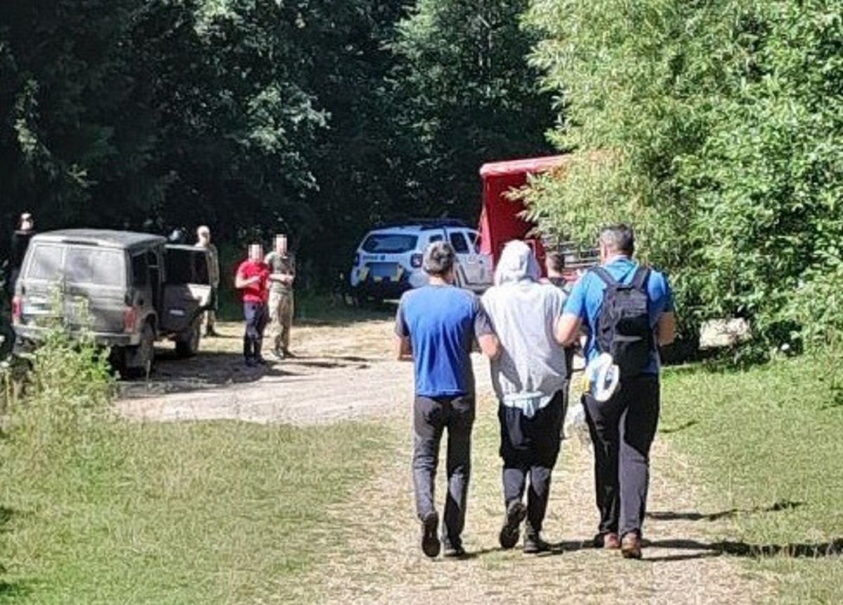 На Буковині 32-річний ухилянт добу блукав лісом, а потім подзвонив рятувальникам