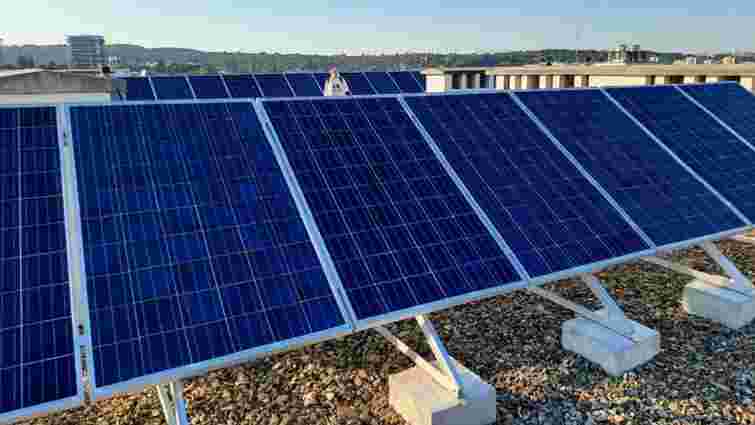 У Львові презентували першу сонячну електростанцію на даху житлового будинку