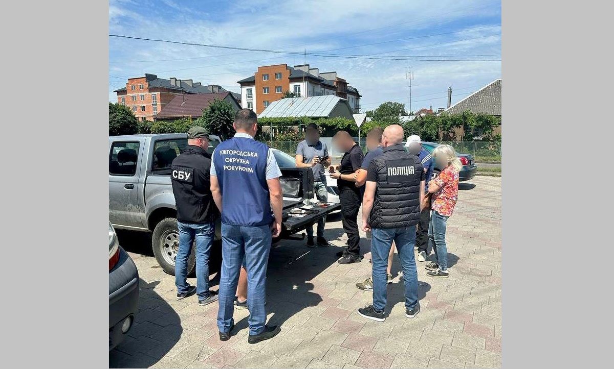Поліція затримала закарпатця за продаж ввезених для фронту автомобілів