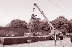 Демонтаж радянських пам'ятників болить росіянам