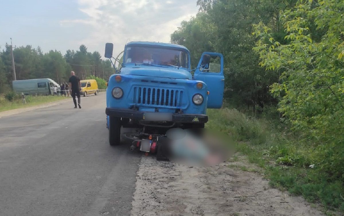50-річна скутеристка загинула під колесами молоковоза на Волині